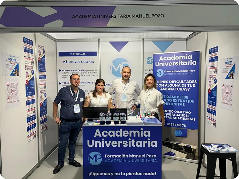 Nuestro stand en la bienvenida de la Universidad de Granada